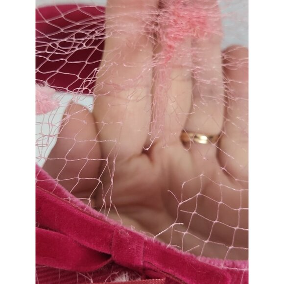 Vintage 50’s Bright Pink Velvet Pillbox Hat Veil Netting Women’s 950 - Picture 4 of 9